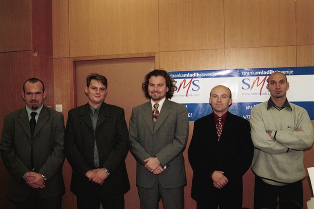 Poslanci SMS s svojim predsednikom: Igor Štemberger, Marko Diaci, Dominik S. Černjak, Bogomir Vnučec in Peter Levič