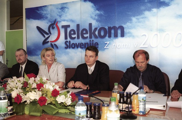 V bližnji prihodnjosti lahko pričakujemo naskok Marjana Podobnika (v sredini) na Antona Majzla, direktorja Mobitela (na sliki desno)