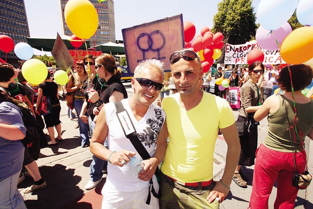 Kosovska geja Demir in Kadri na ljubljanskem prajdu