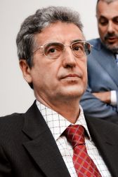 Aleksander Zorn je uredniški položaj v založbi Mladinska knjiga zamenjal za funkcijo državnega sekretarja v kabinetu predsednika vlade.
