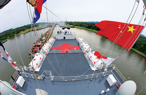 Kitajska ladja v Panamskem prekopu 