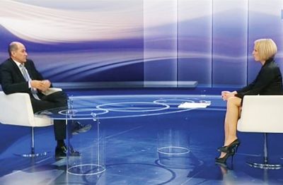Premier Janez Janša in odgovorna urednica informativnega programa TV Slovenija Ksenija Horvat Petrovčič 