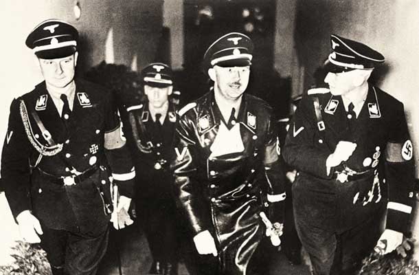 Hitler je nadzor nad tajno policijo prenesel na dva ambiciozna pripadnika nacionalsocialistov: Heinricha Himmlerja in Reinharda Heydricha.