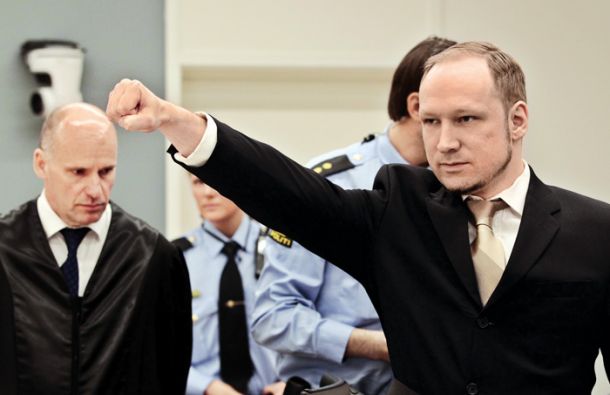 Utrinek s sojenja Andersu Breiviku 