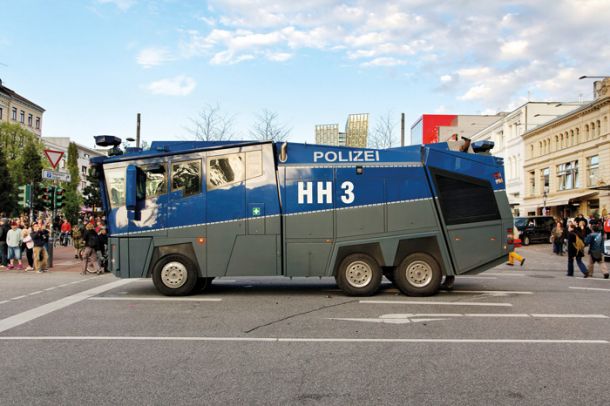 Model nemškega vozila za boj s protestniki, kakršnega je kupila tudi slovenska policija 
