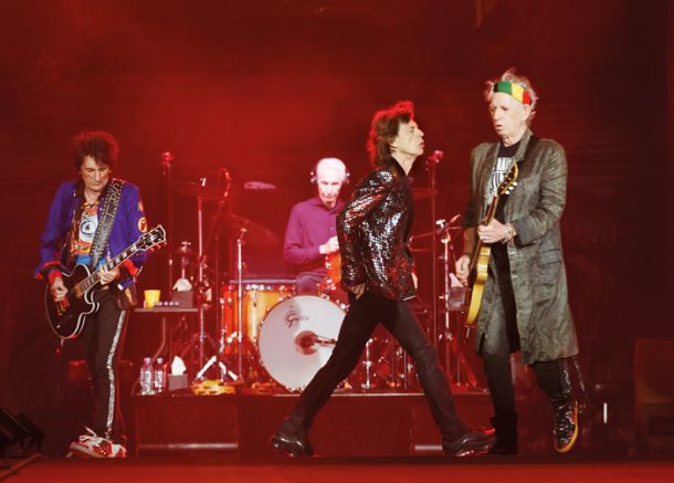 Mick Jagger (vokal, orglice), Keith Richards (kitara), Ronnie Wood  (kitara) in Charlie Watts (bobni) skupaj štejejo 293 let. Kljub temu na njihove koncerte hodi že tretja generacija poslušalcev. 
