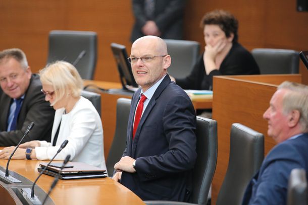 Pravosodni minister Goran Klemenčič bo spet moral v državni zbor, zaradi interpelacije