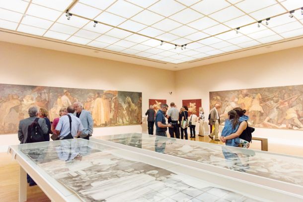 Na razstavi Umetnost za nove dni so posebej zgovorne skice in slike, nastale za potrebe natečaja za cikel slik, ki naj bi krasil reprezentančni hodnik banske palače