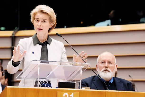Predsednica evropske komisije Ursula von der Leyen in podpredsednik Frans Timmermans