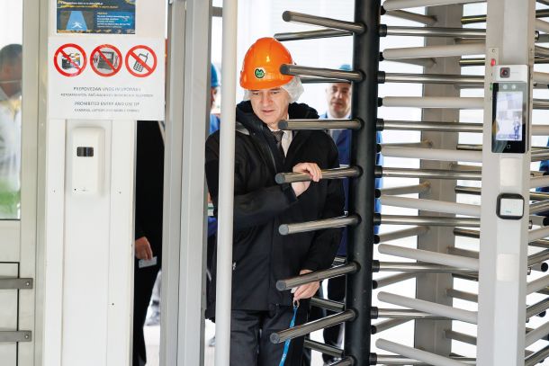 Predsednik vlade Robert Golob v  jedrski elektrarni v Krškem