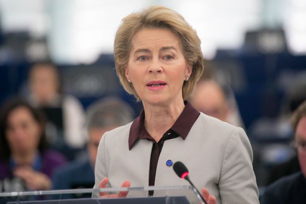 Ursula von der Leyen je napovedala, da bo EU za namen zbiranja in hranjenja dokazov o ruskih zločinih ustanovila tudi mednarodni center za pregon na podlagi kaznivega dejanja ruske agresije na Ukrajino.