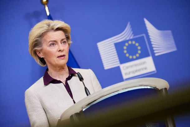 Predsednica Evropske komisije Ursula von der Leyen je enajsti sveženj sankcij naznanila ob obisku v Kijevu na dan Evrope 9. maja. P