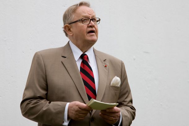 Ahtisaari je v okviru več kot 40-letne politične kariere med letoma 1994 in 2000 zasedal položaj predsednika Finske, v vlogi diplomata Združenih narodov pa je kot pogajalec doprinesel h končanju številnih konfliktov po svetu