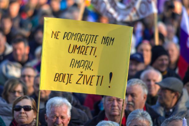 Upokojenski protest včeraj na Trgu republike v Ljubljani