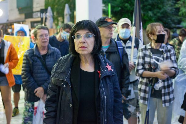 Svetlana Makarovič na protestu proti Janševi vladi