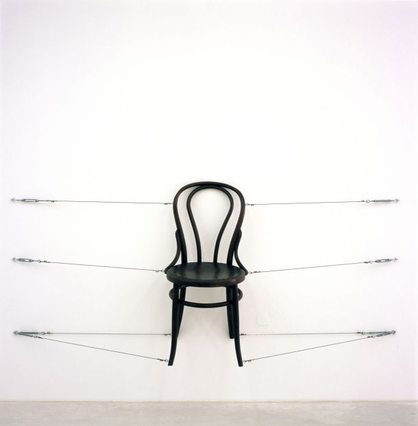 Róza El-Hassan: Napeti stol, 1995. Moderna galerija