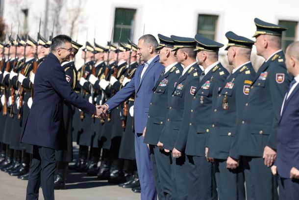 Stratega: Marjan Šarec, obrambni minister, in Damir Črnčec, državni sekretar