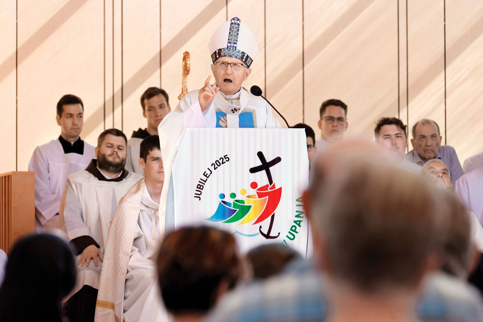 Pustite nas pri miru