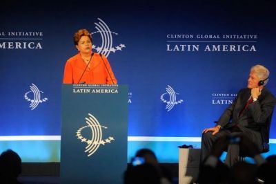 Dilma Rousseff v družbi nekdanjega ameriškega predsednika Billa Clintona