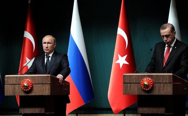 Ruski predsednik Putin in turški predsednik Erdogan na enem od preteklih srečanj