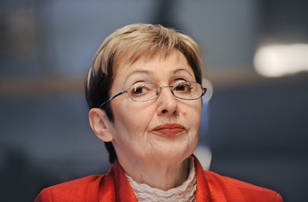 Ministrica za zdravje Milojka Kolar Celarc