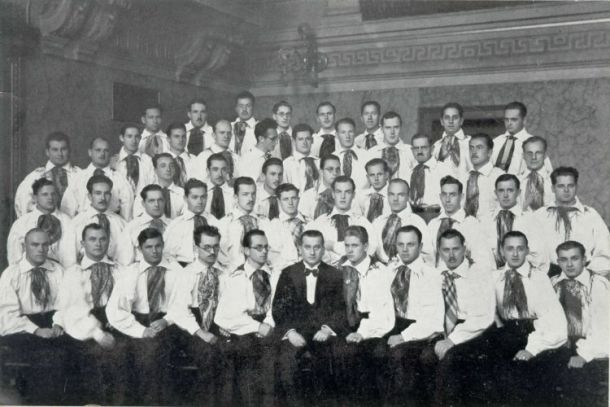 Akademski pevski zbor v Ljubljani z dirigentom Francetom Maroltom leta 1935 
