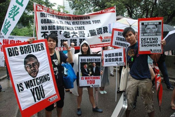 Podporniki Edwarda Snowdna leta 2013 v Hongkongu
