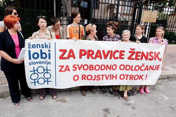 V Sloveniji se za pravice žensk ter enakost žensk in moških bori Ženski lobi.