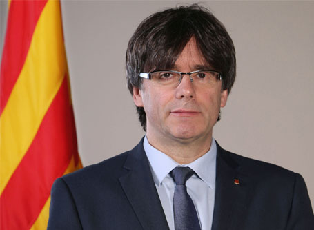 Odstavljeni katalonski premier Carles Puigdemont čaka v Belgiji. 
