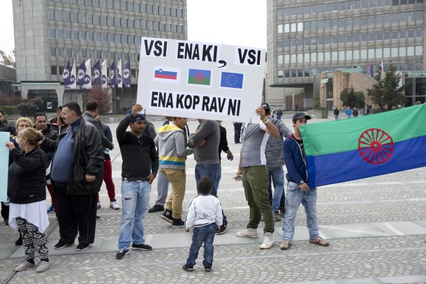 Prvi protest Romov pred Državnim zborom v Ljubljani 