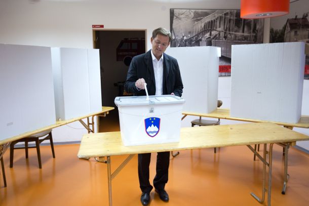 Predsednik vlade Miro Cerar je glasoval v Gasilskem domu Trnovo v Ljubljani.