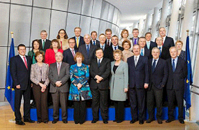 V sedanji Barrosovi komisiji je 9 žensk. Malo verjetno je, da si bo novi predsednik ali predsednica lahko privoščil bolj moško ekipo.