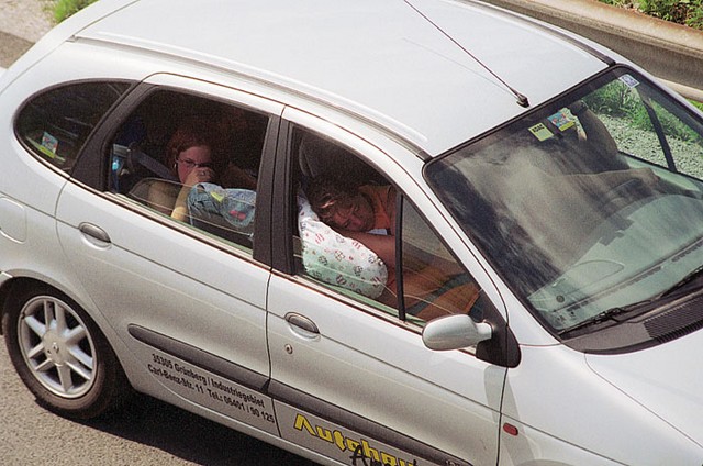 Dolgotrajno in vroče čakanje lahko hitro uspava od počitnic utrujenega turista.