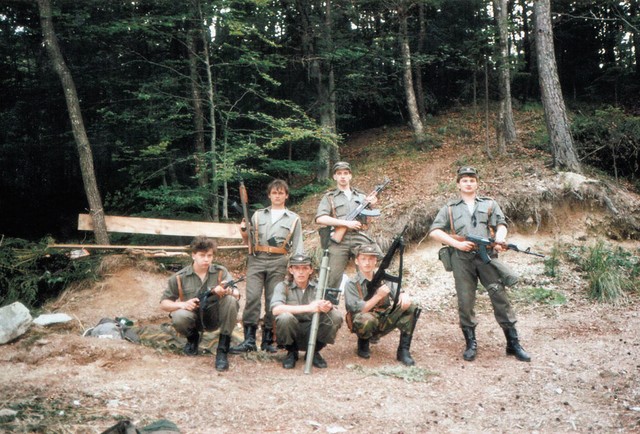 Zoran Terzić (skrajno desno) junija 1991