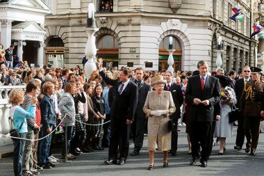 Župan Zoran Janković na obisku v Ljubljani. Spremljata ga predsednik Slovenije Danilo Türk in britanska kraljica Elizabeta.