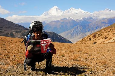 Svetovna distribucija Mladine: Mladina na Sherpa Balu pod Dhaulagirijem (8172 m), Nepal 