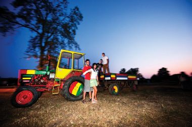 Rasta traktor na festivalu Rock Village, zaradi katerega je v Banatskem Sokolcu sploh zrasel spomenik Boba Marleyja