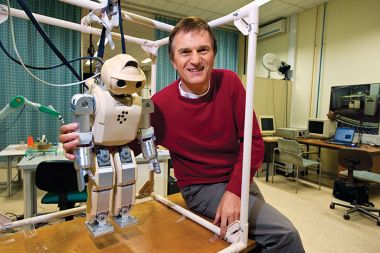 Dr. Bojan Nemec s še enim članom robotske družine Instituta Jožef Stefan