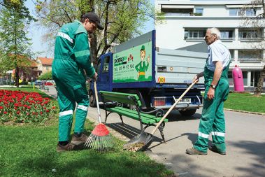 V podjetju Dobrovita Plus se s čiščenjem in z urejanjem okolice ukvarjajo osebe s težavami v duševnem zdravju