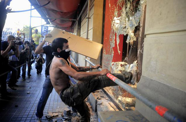 Protestniki na ulicah Barcelone.