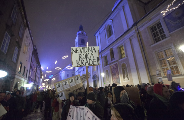 Zahtevamo, da odidejo vsi, ki so izstopili iz koalicije naroda.