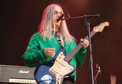 Frontman J. Mascis in vstajenje dinozavrov, ki so v zrelih letih spet našli ogenj mladostniškega kaosa.