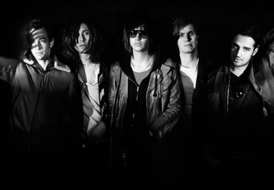 The Strokes zasluženo pozornost preusmerjajo na svojo nadvse očarljivo glasbo.