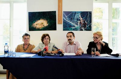 Civilna pobuda Za enake pravice: Predsednica Zveze društev upokojencev Slovenije (ZDUS) Mateja Kožuh Novak, sociologinja Spomenka Hribar, nekdanji poslanec Vito Rožej in igralka Jerca Mrzel.