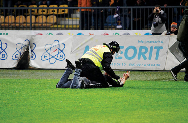 Obračun, nogometni ligaški derbi Maribor-Olimpija, Ljudski vrt, MB