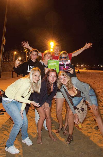 Zasavci v Barci, plaža Barceloneta, Barcelona / Foto Lovro Rozina