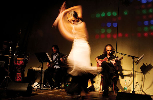 Premiera: Vito Marence Group in Ana Pandur Predin, sinteza flamenka in jazza, klub Zlati zob, Ljubljana