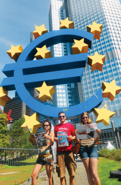 Mojca, Ana, Matej, ECB, Frankfurt, Nemčija / Foto Anja 