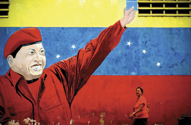 Portret Huga Chaveza na eni izmed sten v Caracasu