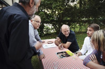 Toplo sprejeti režiser Rok Biček, skrajno desno Nerina Kocijančič iz Slovenskega filmskega centra.